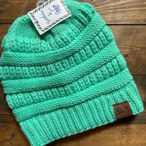 NWT! Sunshine & Rodeos Mint PonyTail Beanie! ⭐️